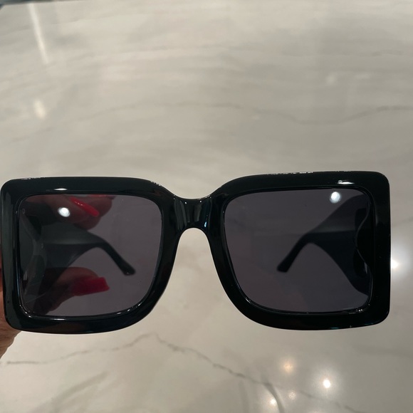 B Fashion Sunglasses - Picture 3 of 5